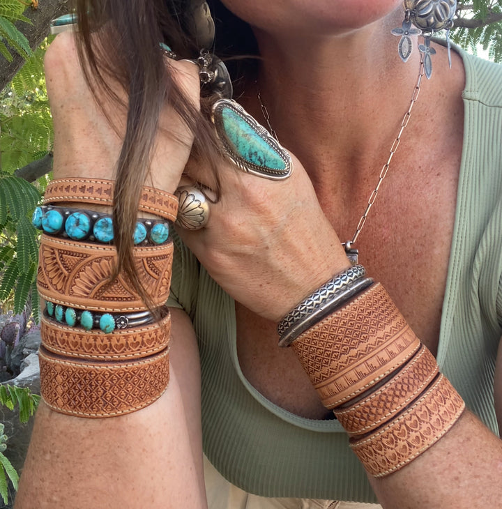 Avias Cuff (blem)